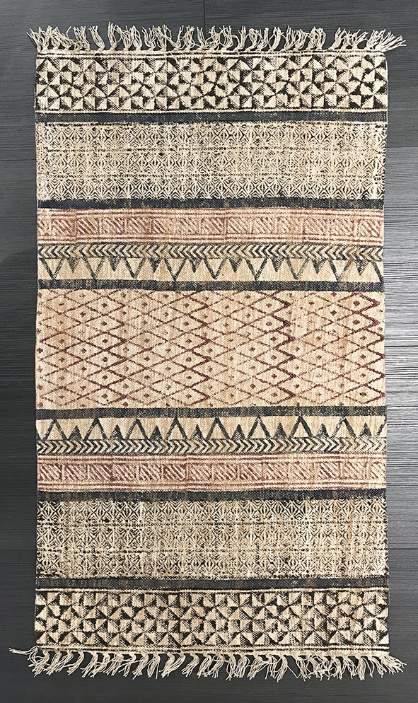 Tappeto moderno Artorient kilim metal dal design contemporaneo, tessitura piatta e decorazione geometrica in tre fasce delimitate da bordi geometrici e frange