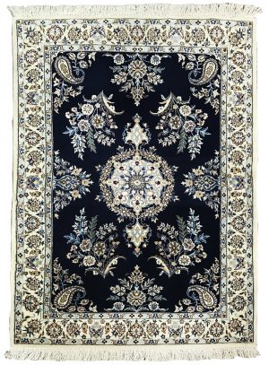 Tappeto persiano originale nain shisla blu con medaglione centrale e bordo bianco, decorato con motivi floreali