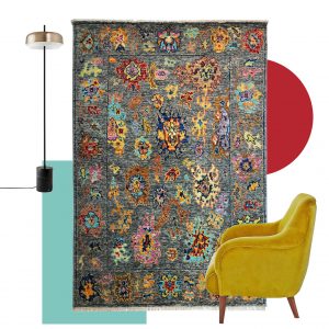 tappeto contemporaneo artik con abbinamenti poltrona gialla e applique da pavimento