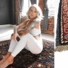 tappeto classico artorient con donna che fa yoga