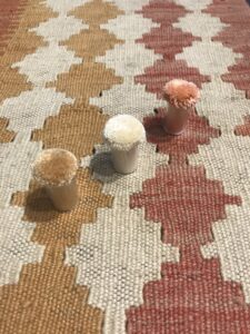 pom pom materiali tappeti kilim
